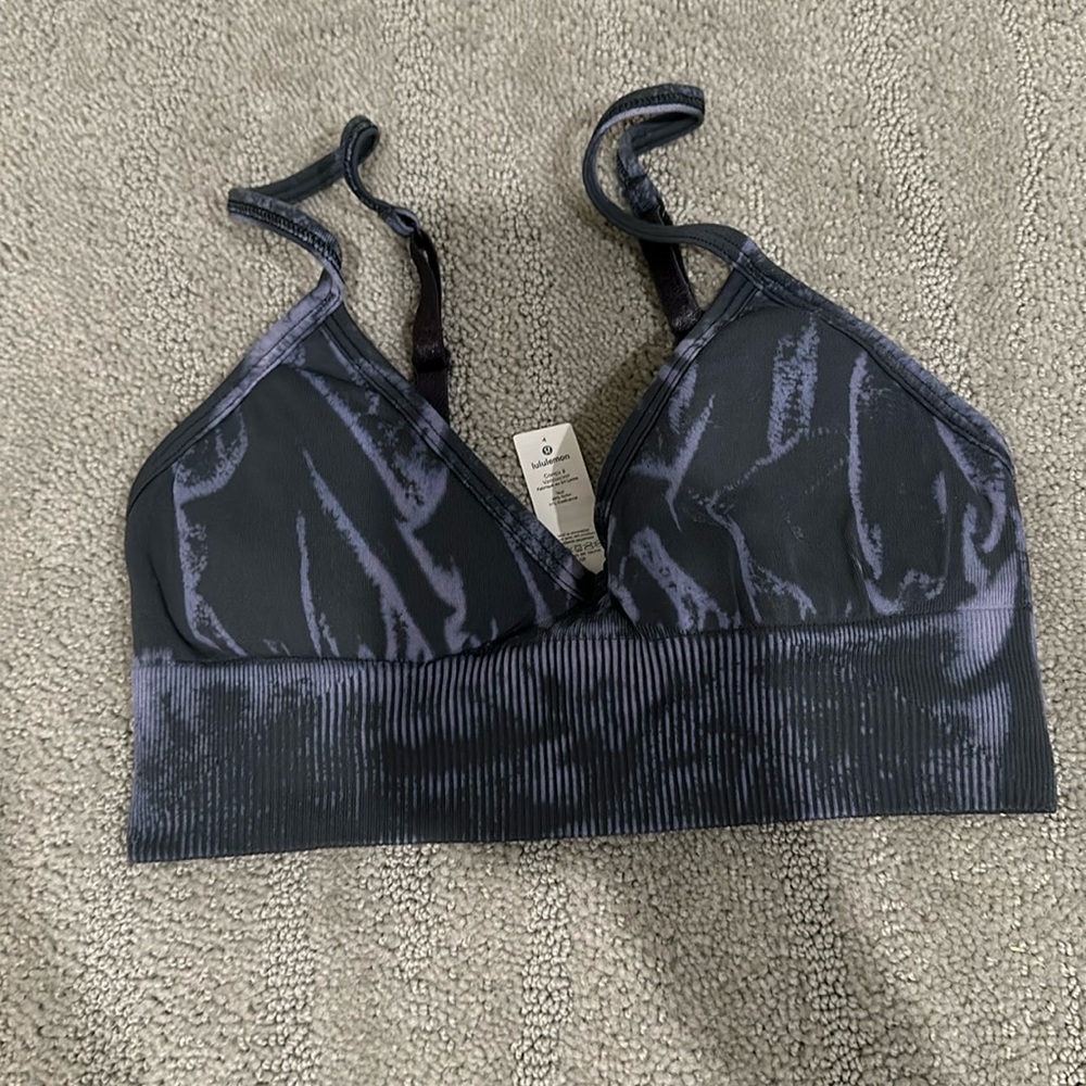 Lululemon sports bra